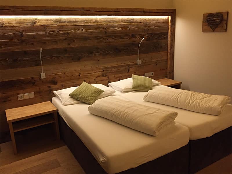 Schlafzimmer mit Designholz